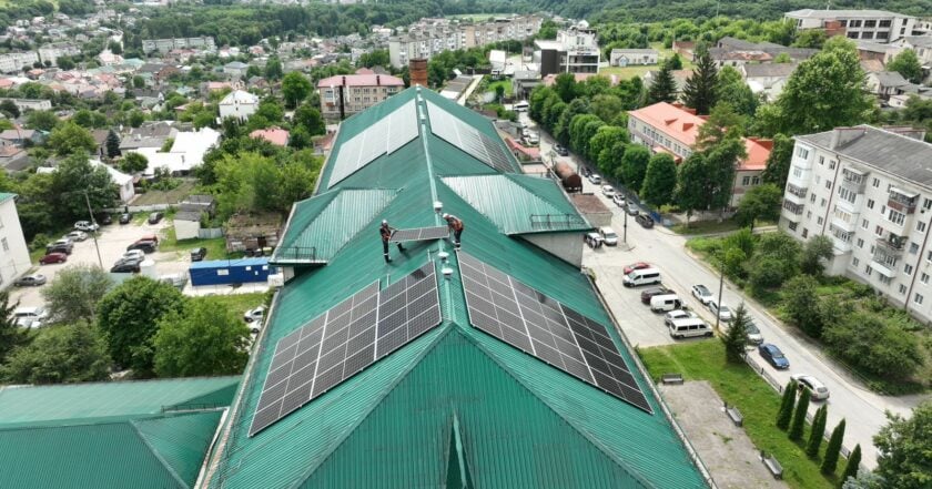 У Чортківській лікарні встановили сонячну станцію з акумуляторами: як працює це рішення